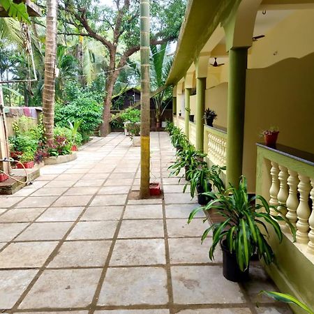 One Love Guest House Морджим Екстериор снимка