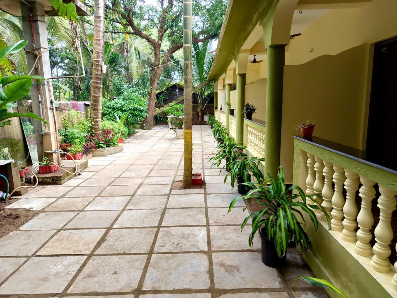 One Love Guest House Морджим Екстериор снимка