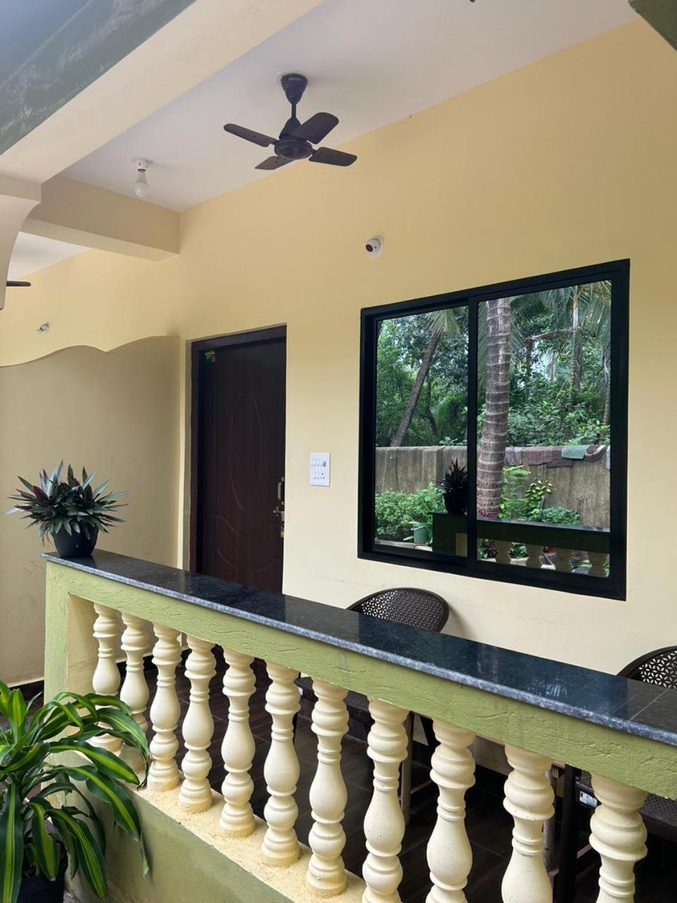 One Love Guest House Морджим Екстериор снимка