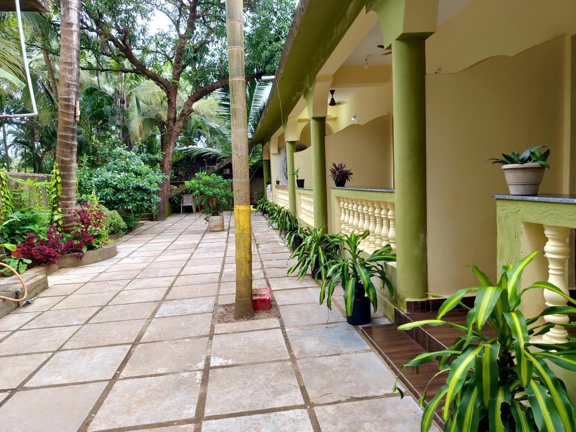 One Love Guest House Морджим Екстериор снимка