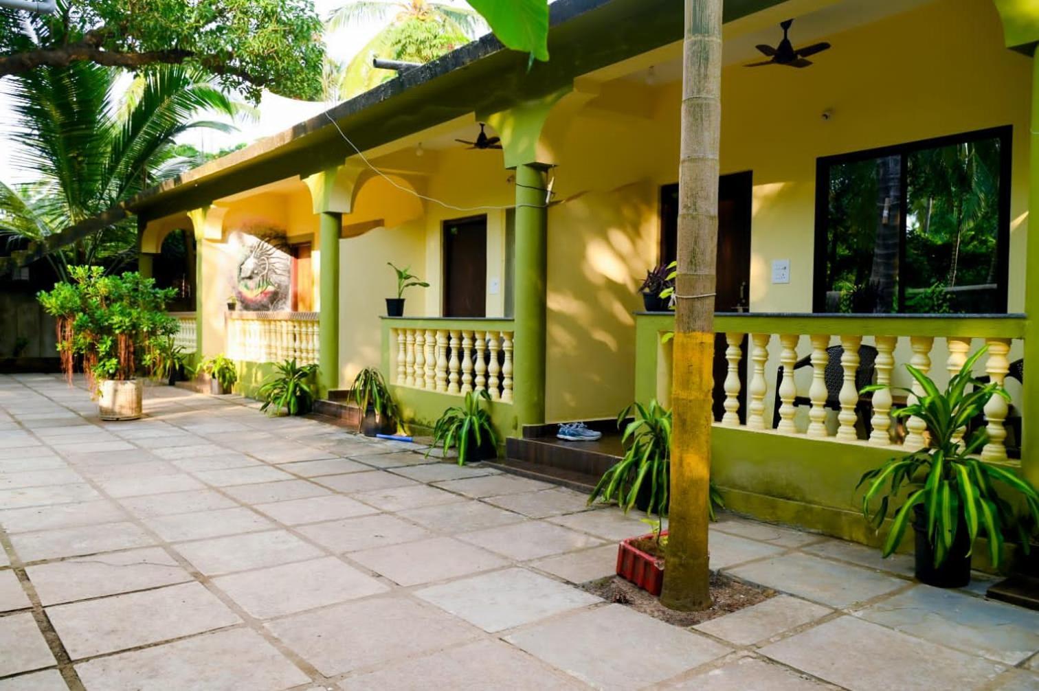 One Love Guest House Морджим Екстериор снимка